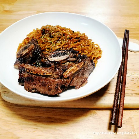  짜빠구리말고 짜빠동통 라면맛있게 먹어보기도전.기생충 따라잡기.