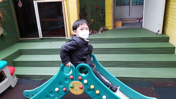  [육아일기] 11/16~11/28, 지난 11월 이야기, 33개월, 홍시촉감놀이, 김장을 해요, 얼초만들기, 어린이집휴원, 트니트니수업