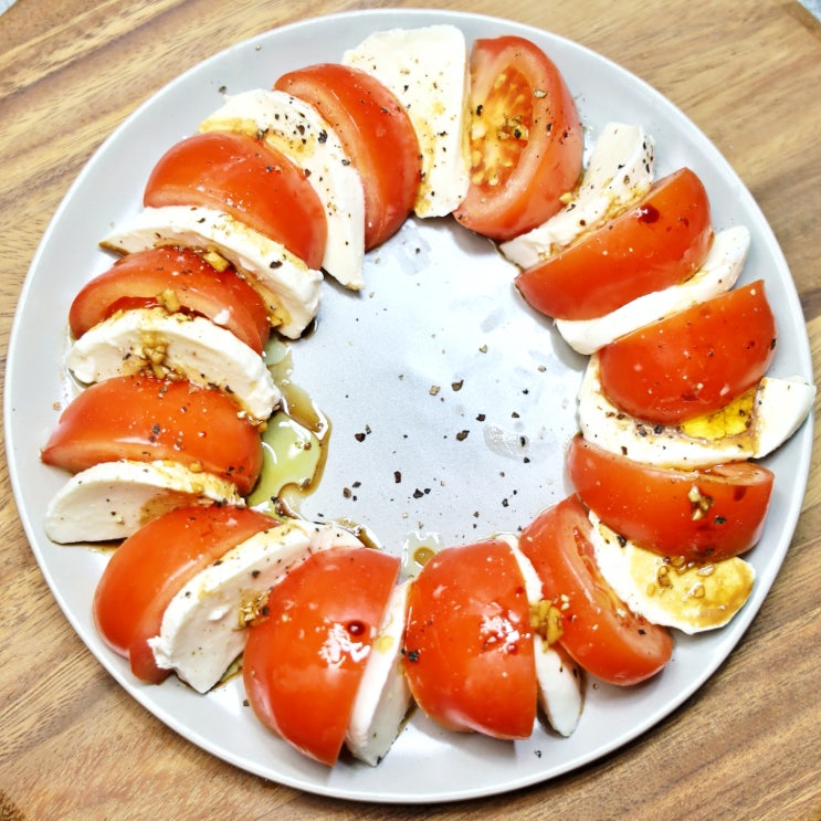  [홈파티 음식]아침식사 메뉴 발사믹 드레싱 토마토 카프레제