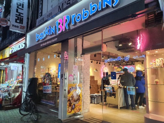  크리스마스엔 배스킨라빈스 홀리데이위드스윗캐치 구매했어요.