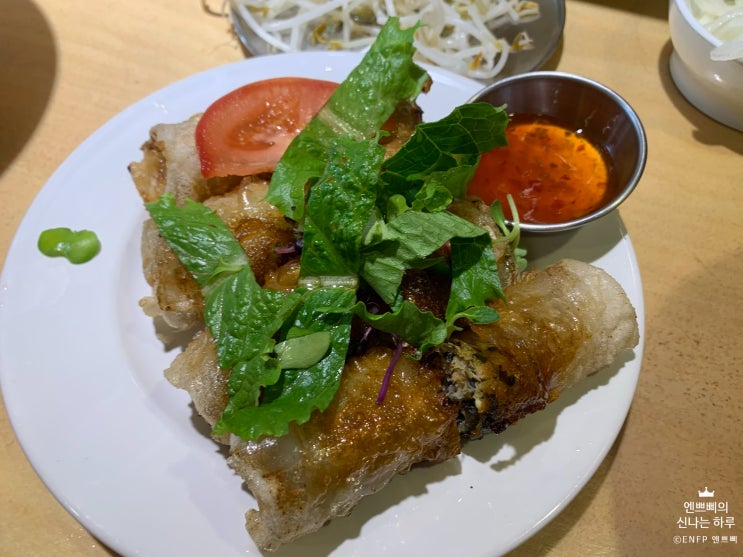  합정 맛집 :: 리틀파파포 합정본점_무난하게 맛있는 베트남 쌀국수와 짜조 군만두 / 혼밥하기 좋은 곳
