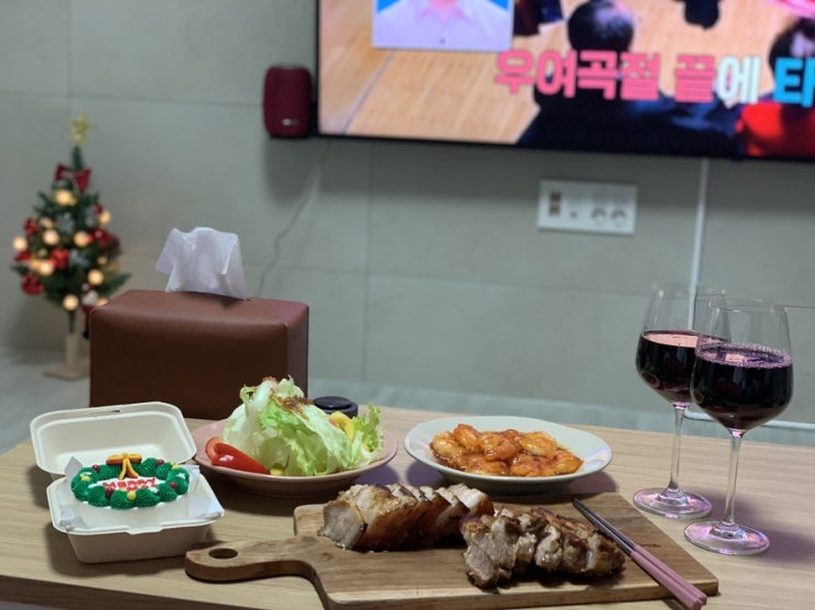 집에서 즐기는 크리스마스 홈파티/ 노브랜드 칠리새우, 상그리아와인