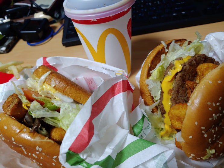  메리 크리스마스!! 크리스마스 한정 리치 포테이토 버거 / 리치 포테이토 머쉬룸 버거
