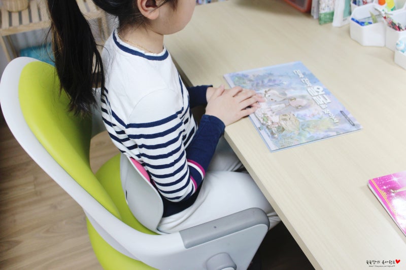 커블체어키즈 척추와 허리를 바르게 만들어주는 자세교정의자
