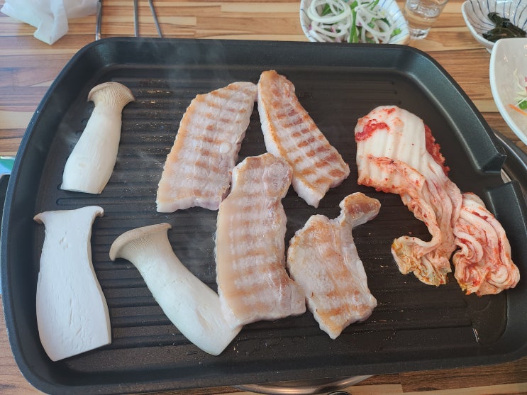  옥길동맛집 꼬기 삼겹살과 소주한잔