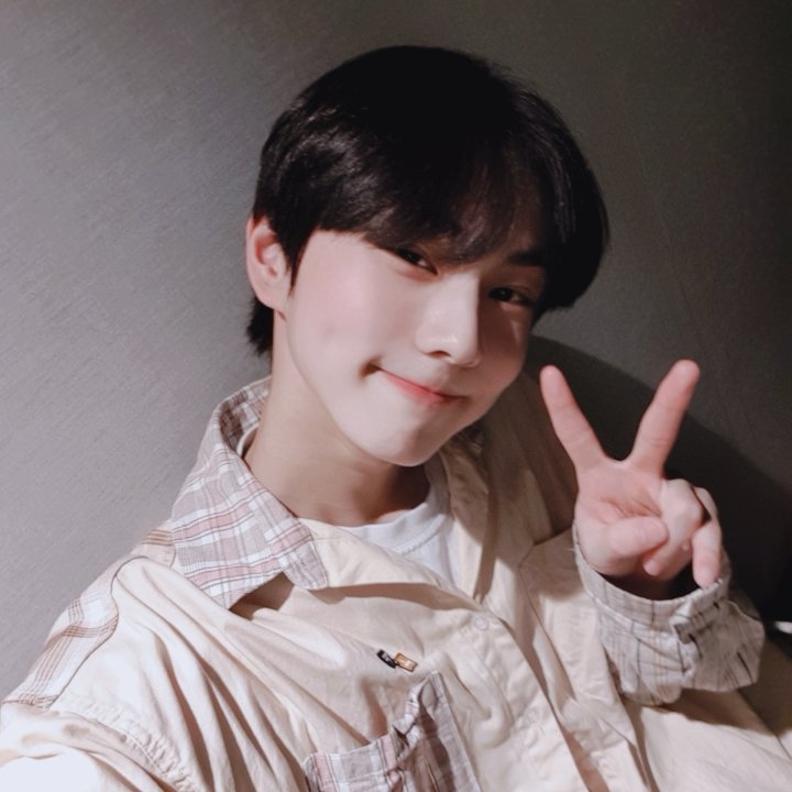 ENHYPEN(엔하이픈) 양정원 어깨 ENHYPEN(엔하이픈) 양정원 어깨