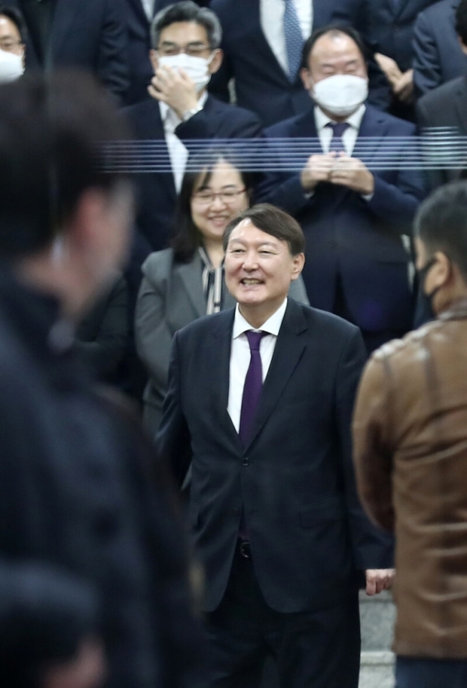 文재가 뒤집은 법원→ 윤석열 8일만에 복귀_식물총장 주장은 일축 文재가 뒤집은 법원→ 윤석열 8일만에 복귀_식물총장 주장은 일축