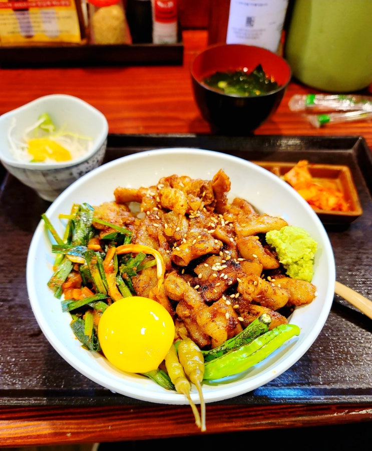 잠실배키욘방 스테키동 호르몬동 닭껍질만두