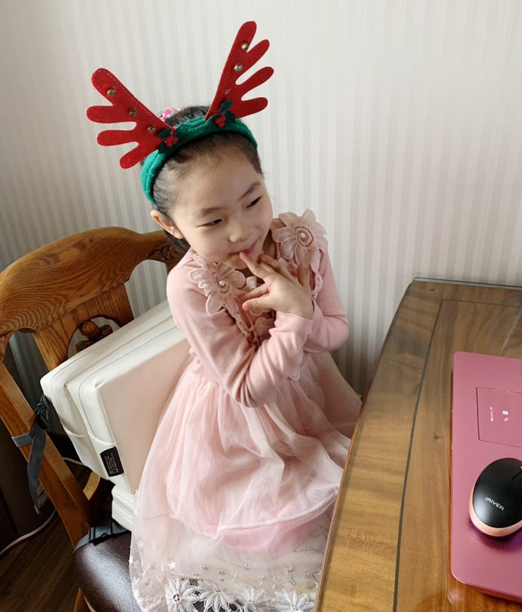  육아종합지원센터 산타잔치로 산타할아버지를 만났어요