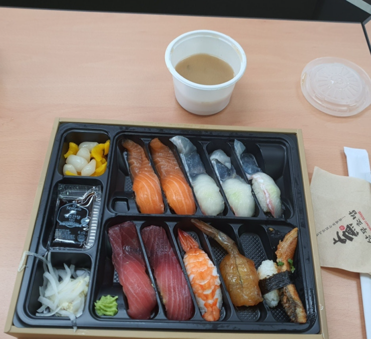  [광주 맛집 배달 리뷰 후기]상무초밥 용봉직영점 모듬초밥세트(10P)