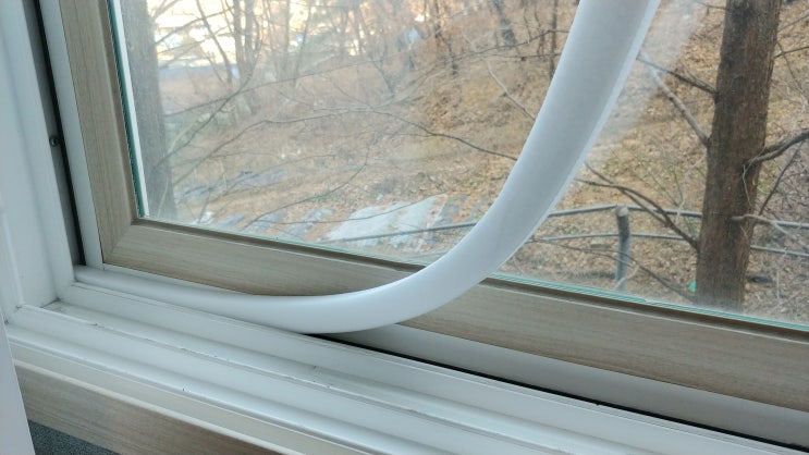 보온재로 초간단 창틀 바람막이 설치방법 (외풍, 벌레 유입 방지)