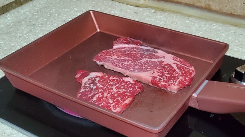 리빙다모아 키친아트 사각후라이팬 소고기 구워먹기~! (인덕션 가능)