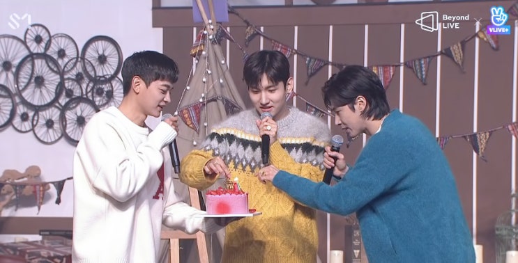 동방신기 비욘드 라이브 콘서트 동(冬), 방(房), 신기 with Cassiopeia' 온라인 팬미팅 후기! (스페셜 MC 샤이니 민호) 동방신기 비욘드 라이브 콘서트 동(冬), 방(房), 신기 with Cassiopeia' 온라인 팬미팅 후기! (스페셜 MC 샤이니 민호)
