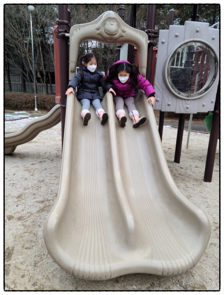  코로나 때문에 힘든세상에 아이들만 더 힘들어지네.