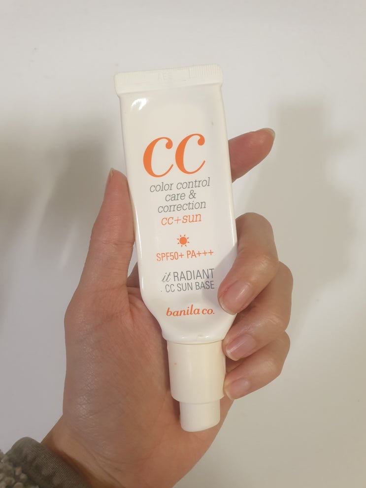  가벼운 톤 보정으로 자외선차단+베이스메이크업까지 한 번에, 바닐라코 잇 래디언트 cc 선베이스 SPF50+PA+++