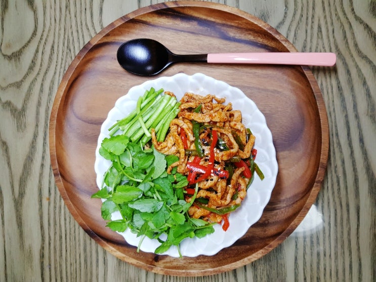  백파더 연말돼지파티 (양념치킨맛미나리덮밥/ 파채롤/자취남 냉면)