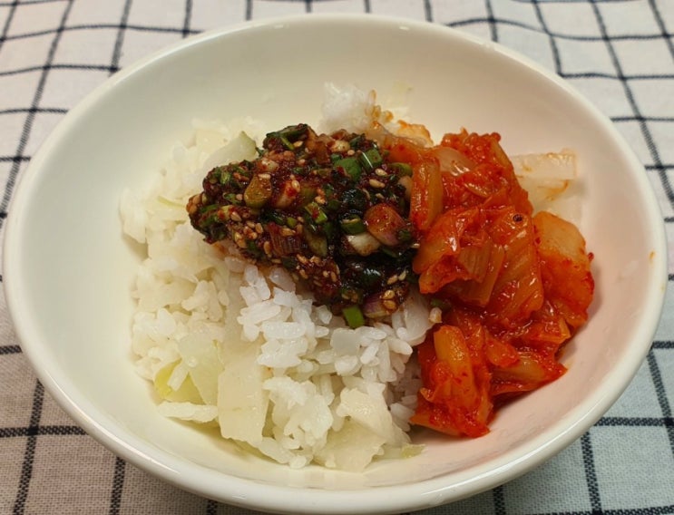  양념장도 맛있는 무밥 만들기 김치 볶아 함께 먹으니 더 맛있어요
