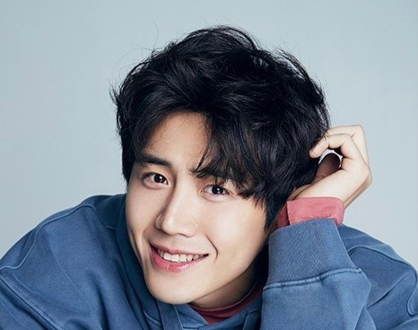  김선호 신민아 갤러리 이유영 차기작 배경화면 연극 팬카페