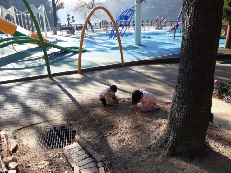  어린이집 방학에는 집에서 만화보다는 가까운 산에서 오전 부터 놀기