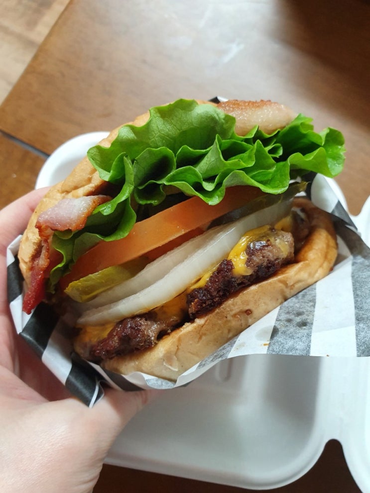 [천안] 두정동 세븐데이즈버거 수제버거 맛집 메뉴추천/가격/주차/맛/솔직후기 (퍼펙트그릴,허니블루,1/2감자튀김,콜라)