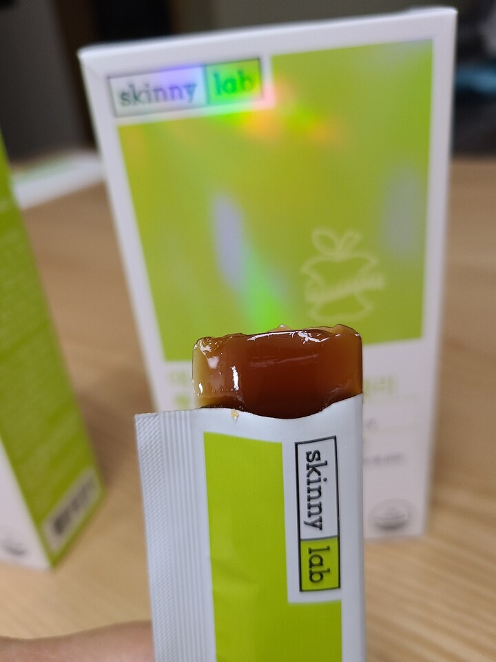 나잇살 걱정이시라면 조향기 풋사과 젤리 추천해요.