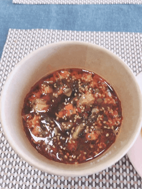  Hai Chi Jia 쏸라펀—새콤매콤 컵라면