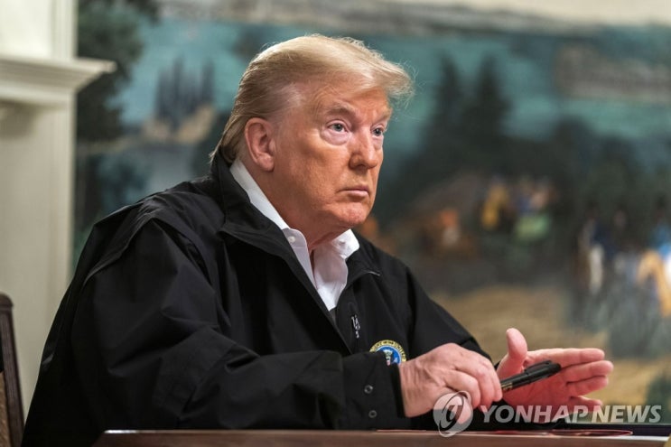트럼프, 코로나 부양책 포함 내년도 예산안 서명…셧다운 피해 트럼프, 코로나 부양책 포함 내년도 예산안 서명…셧다운 피해