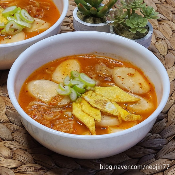 Jinny's집밥레시피 김치 떡국 한그릇 간단아침 따뜻하고 얼큰한 국물요리 드세요 Jinny's집밥레시피 김치 떡국 한그릇 간단아침 따뜻하고 얼큰한 국물요리 드세요