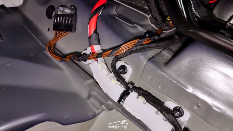 하남 초이로 / 아이나비 QXD 5000 블랙박스 장착, 보조배터리 시공 / BMW / X7