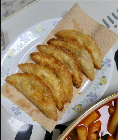  땡이네 야끼만두 떡볶기와 찰떡궁합