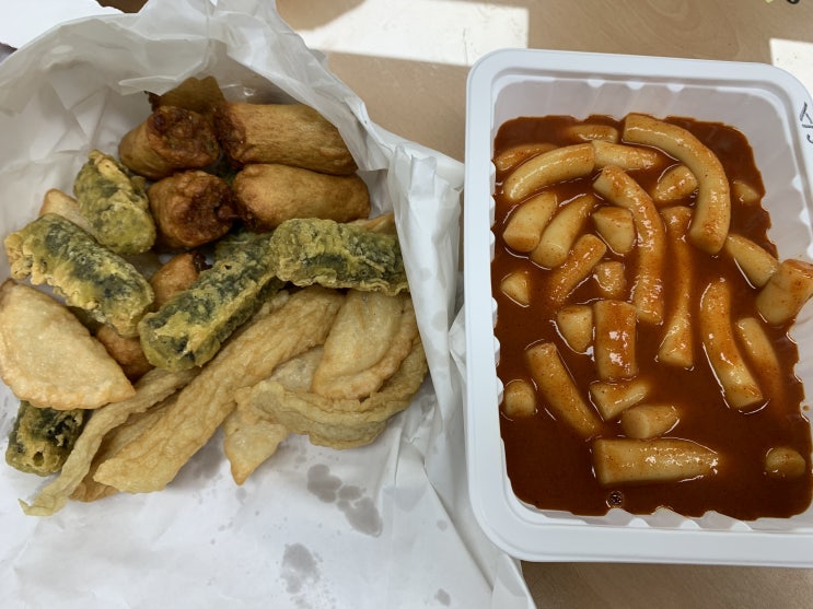  컵밥과 같이 먹는 신전떡볶이로 한끼 떼우기!