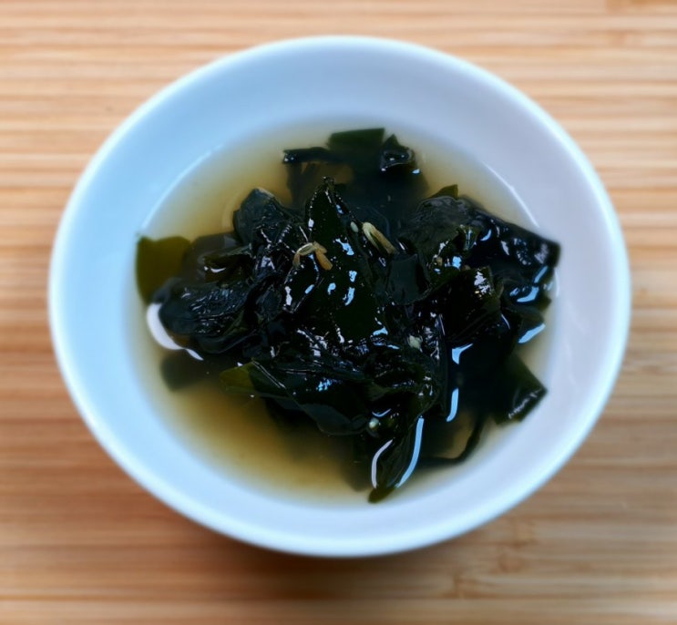  고기 없는 맑은 미역국 많이 끓이기 국물이 시원해요