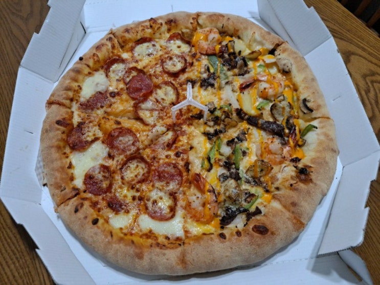  도미노피자 하프앤하프 블랙타이거 슈림프와 페퍼로니 두 가지 맛 후기