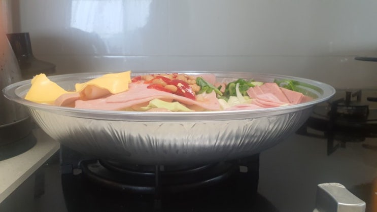  「집에서 끓이는 뜨끈한 가마솥 부대찌개 」 트레이더스 부대찌개 밀키트 후기