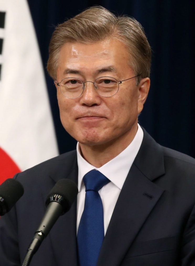 文대통령, 모더나 CEO와 직접 통화"백신 200만 명분 확보"