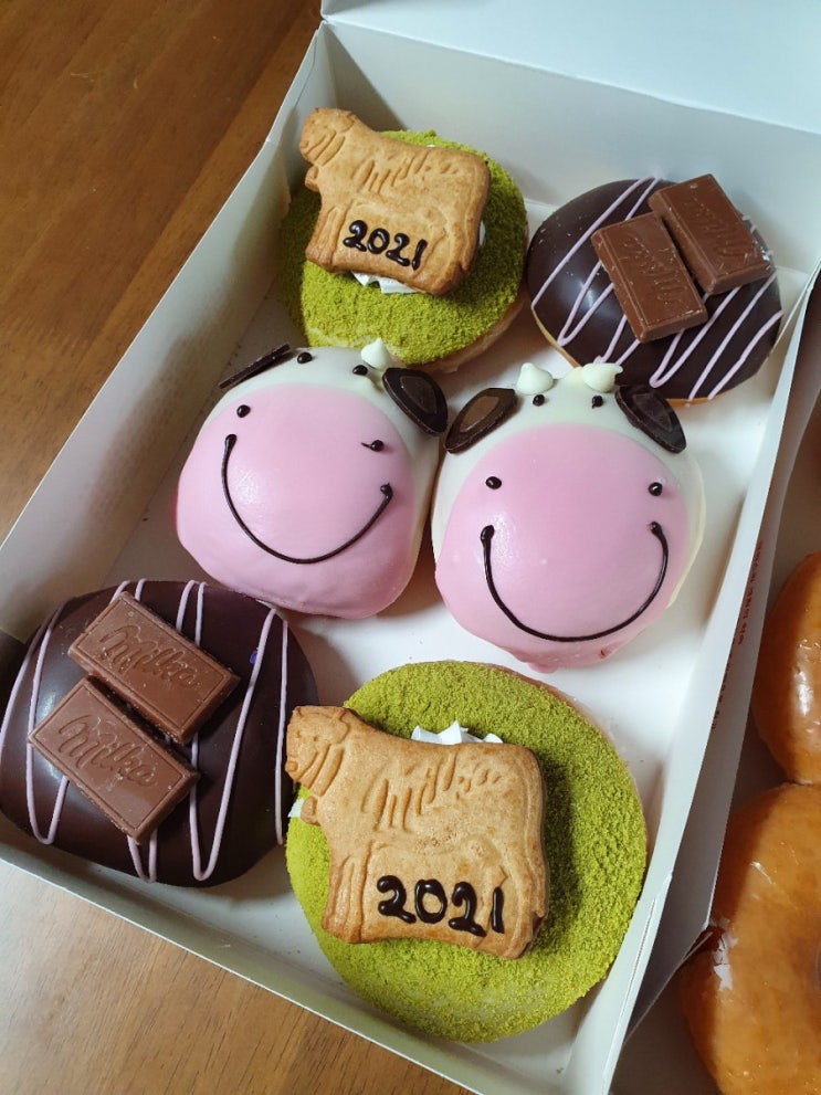  [천안] 크리스피크림도넛 천안터미널점 신제품 2021행복하소 할인쿠폰/메뉴추천/포장/가격/맛 솔직후기 (1/15일까지 해피뉴이어 더즌 13,000원)
