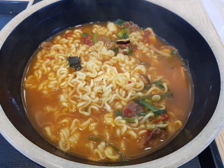 오창 휴게소 통영방향 착한 라면 3,000원 실속 상품인데 맛도 괜찮네