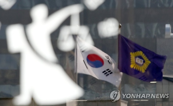 의대 교수 법정구속 등 의료계 관행 경각심 '판결' 의대 교수 법정구속 등 의료계 관행 경각심 '판결'