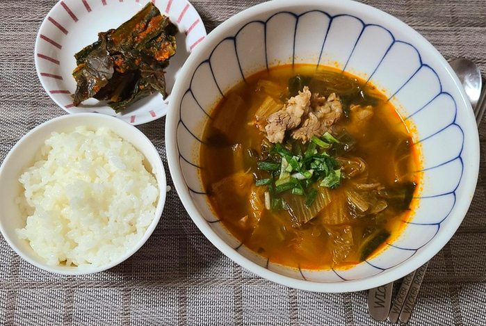 간편조리식품 혼밥메뉴 로 산마루 사골우거지탕 든든해요 ! 간편조리식품 혼밥메뉴 로 산마루 사골우거지탕 든든해요 !