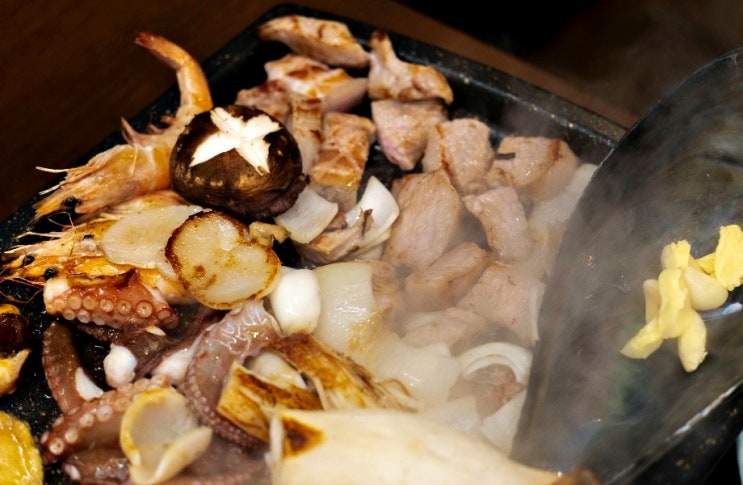 제주 서귀포 올레시장 정방폭포 맛집 : '흑돼지해물삼합' 가다 제주 서귀포 올레시장 정방폭포 맛집 : '흑돼지해물삼합' 가다