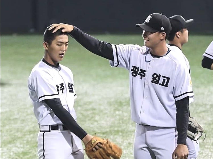 ì´ì˜ë¦¬ ê¸°ì•„ íƒ€ì´ê±°ì¦ˆì˜ ë³´ì„ê°™ì€ ë£¨í‚¤ ë„¤ì´ë²„ ë¸