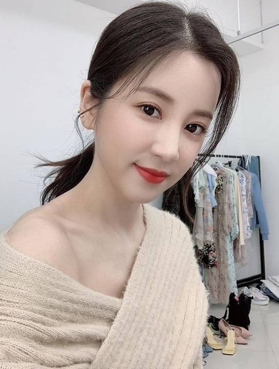 에이핑크 박초롱에게 은퇴를 하라고 협박한 친구는 누구? 그 어릴적 친구를 고소! (전문) 에이핑크 박초롱에게 은퇴를 하라고 협박한 친구는 누구? 그 어릴적 친구를 고소! (전문)
