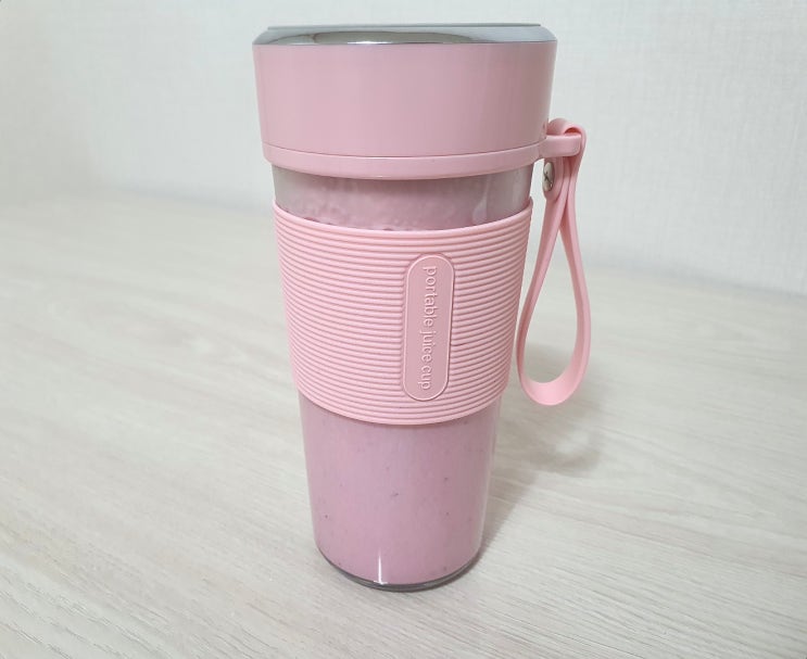  휴대용믹서기로 어디서든 갈아 마셔요