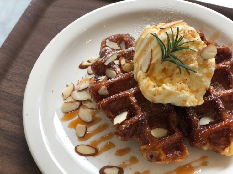 [서초동/교대 카페] 아이스크림 크로플이 맛있는 교대역 디저트 카페, 카페힐