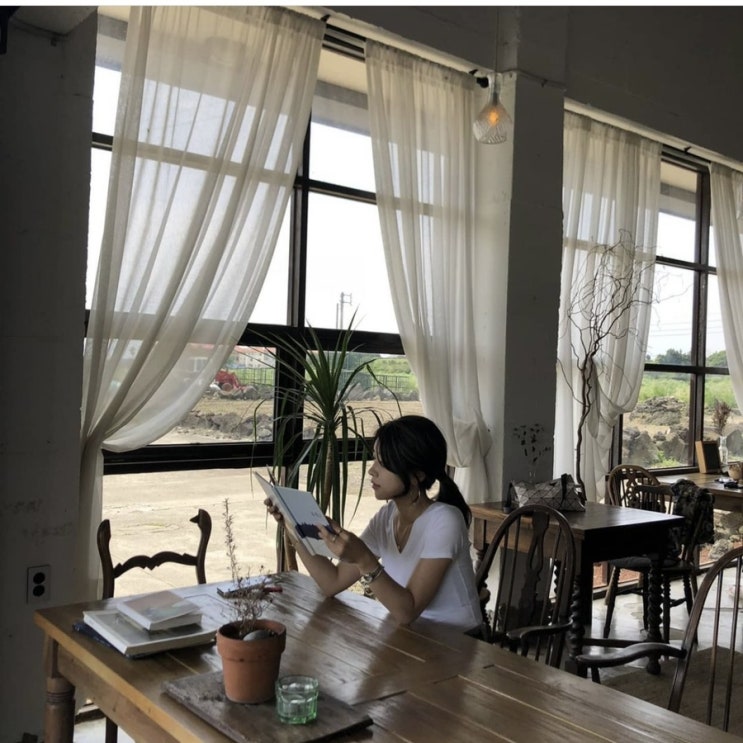  [제주도/카페] 조용히 책읽기 좋은 종달리 '플레이스 엉물'