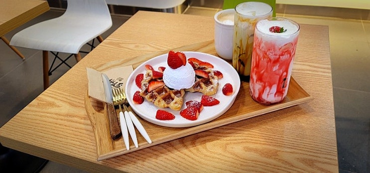  대구 율하카페,락립배(율하동 디저트, 밀크티, 딸기 크로플, 분위기 맛집)