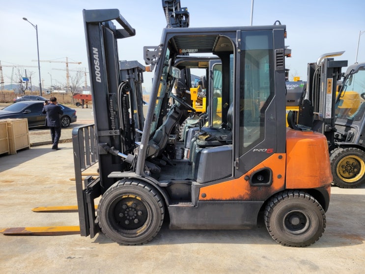  두산지게차 2010년식 3톤 D30S-5 2단 자유인상마스트 3,600MM 사이드쉬프트 중고지게차 판매가격 현대지게차 신차견적 임대 렌탈 할부 문의