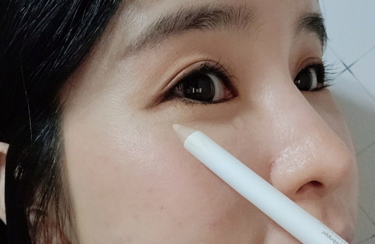 꾸셀 컨실러펜슬 애교살컨실러 CC700 / 잡티도 잘 가려준다 내돈내산 후기 ! 꾸셀 컨실러펜슬 애교살컨실러 CC700 / 잡티도 잘 가려준다 내돈내산 후기 !