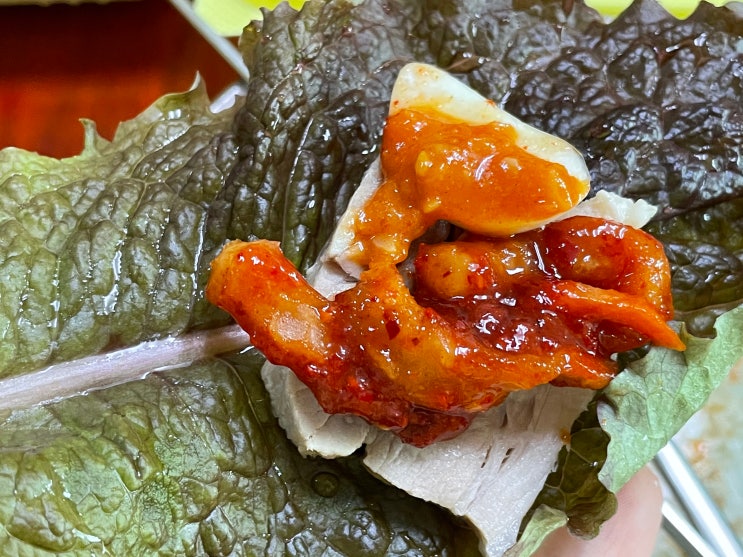  야식으로 먹은 원할머니 보쌈족발 보족원쌈 세트