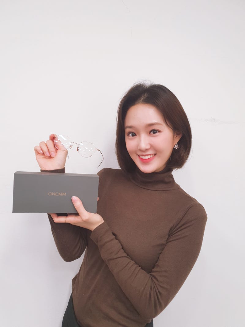 "SBS 아나운서" 김수민 기상캐스터 오넴 안경 착용샷